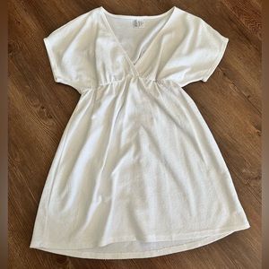Super cute white swimsuit cover up!! Only worn once